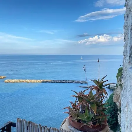 Lägenhet Lussuoso 120 Mq. Panoramico, Fronte Mare Con Due Grandi Terrazze Panoramiche, E Due Bagni Nel Centro Storico Di Vieste, Sulla Scogliera. Vieste